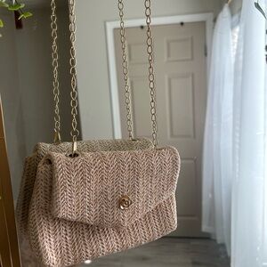 Mini purse, with a gold link chain strap. With a gold flower.